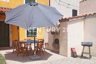 MARČANA, CASA CON DUE CAMERE DA LETTO NEL CENTRO DEL PAESE