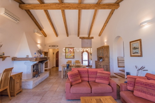 POREČ, VENDESI VILLA AL PIANO TERRA IN STILE MEDITERRANEO CON VISTA MARE