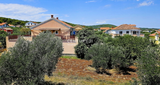 Kraj, Pašman, casa con tre appartamenti e garage. Vista mare dalla terrazza di 85 m2