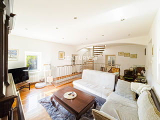 BIOGRAD NA MORU, CENTRO, DOPPIA VILLA SU 3 PIANI, CON PICCOLO GIARDINO