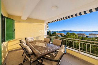 SCONTATO!!! SUKOŠAN, APPARTAMENTO 123 M2, PIANO TERRA, GARAGE, RIPOSTIGLIO, SPLENDIDA VISTA SUL MARE