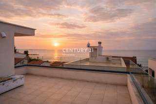 Vir – appartamento con terrazza sul tetto e vista panoramica sul mare, a 40 m dal mare