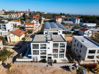ZADAR, BILI BRIG, NUOVA COSTRUZIONE DI LUSSO, 3,5 VANI-110 m2, PIANO TERRA, GIARDINO
