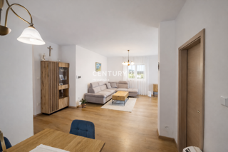 ZADAR, BRIŠEVO, CASA FAMILIARE CON GIARDINO, 145 M2, COMPLETAMENTE RISTRUTTURATA, ARREDATA E SUBITO ABITABILE