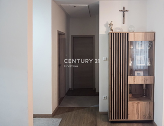 ZADAR, BRIŠEVO, CASA FAMILIARE CON GIARDINO, 145 M2, COMPLETAMENTE RISTRUTTURATA, ARREDATA E SUBITO ABITABILE