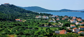 Tkon, isola di Pašman, terreno edificabile a 300 m dal mare