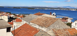 Tkon, isola di Pašman, casa a due piani incompleta con vista mare su ampio terreno