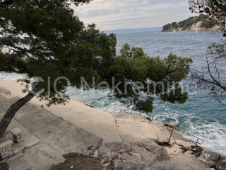 Brač, Sumartin, terreno edificabile 5.000 m2, 1a fila al mare