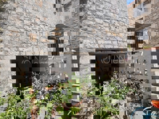 Brač, Milna, casa da ristrutturare, a 50 m dal mare