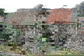 Lastovo, centro, casa in pietra su tre piani, da ristrutturare