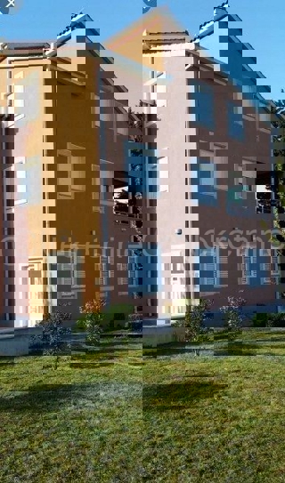 Klis, Prugovo, edificio residenziale e commerciale, in vendita