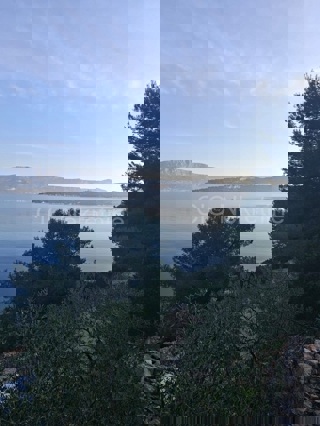 Slatine, terreno agricolo di 3.276 m2, in prima fila dal mare