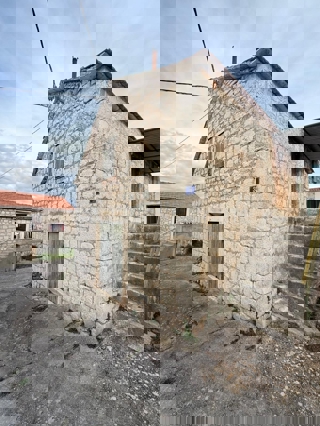 Brač, Sutivan, casa in pietra, in vendita