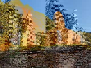 Brač, Nerežišća, casa in rovina e annessi, in vendita