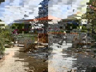 Brač, Milna, casa di 200 m2 con giardino, a 20 m dal mare