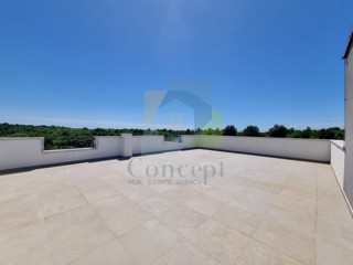 Poreč, dintorni, Appartamento al 1° piano con 3 camere da letto e terrazza sul tetto, a 1 km dal mare