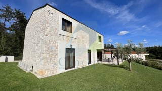 Poreč, dintorni, Splendida villa in pietra con 4 camere da letto in posizione tranquilla