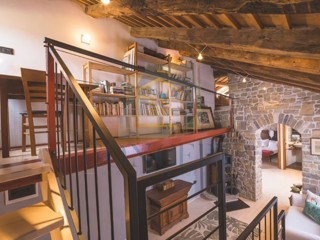 Istra, Oprtalj, Casa di pietra con 3 appartamenti e due spazi commerciali