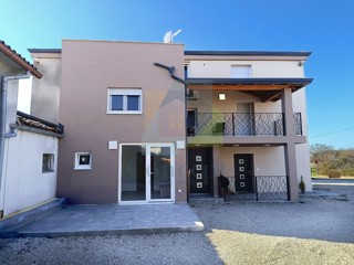 Poreč, dintorni, Doppia ristrutturata con tre camere da letto e vista mare