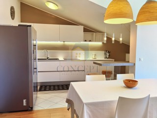 Poreč, zona circostante, Appartamento al secondo piano con vista mare, 1500 m dal mare