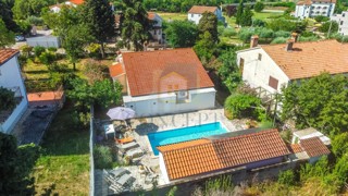 Poreč, dintorni, Prizemnica con vista mare e appartamento aggiuntivo, 10 km dal mare