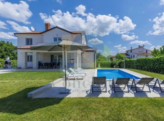 Poreč, dintorni, Casa con piscina in un tranquillo quartiere a 5 km dal mare