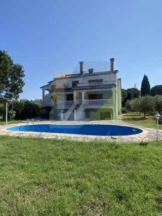 Poreč, Vrsar, dintorni, Casa indipendente con 4 unità abitative e vista mare, 5 km dal mare