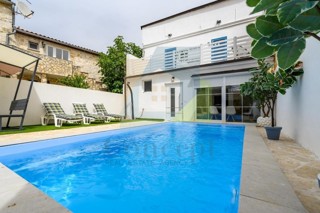 Poreč, zona circostante, Casa in pietra ristrutturata con piscina a 3 km dal mare