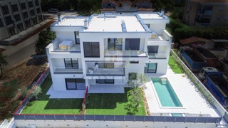 Poreč, Casa alla fine della fila a 850 m dal mare