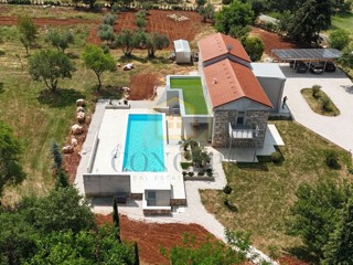 Poreč, dintorni, Ristrutturata villa in pietra con piscina e ampio giardino, 12 km dal mare