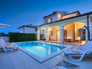 Poreč, dintorni, Casa con piscina e vista mare, 7 km dal mare