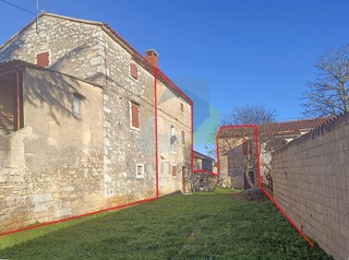 Poreč, dintorni, Casa da ristrutturare con edificio aggiuntivo