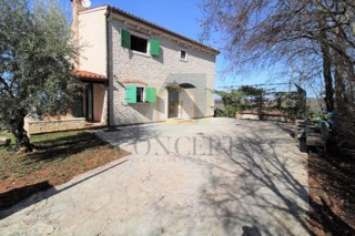 Poreč, dintorni, Incantevole villa in pietra con piscina e vista mare, a 15 km dal mare