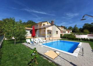 Poreč, dintorni, Casa indipendente con piscina in posizione tranquilla, a 19 km dal mare