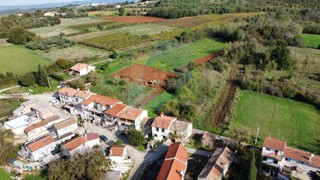 Poreč, dintorni, Terreno edificabile di 1100 m2 con terreno non edificabile
