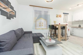 Poreč, dintorni, Appartamento suddiviso in due unità abitative, 8 km dal mare