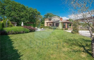 Poreč, dintorni, Casa con piscina in una splendida posizione, 17 km dal mare