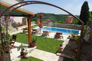 Motovun, dintorni, Prekrasta, villa autoctona con piscina e vista splendida, a 28 km dal mare