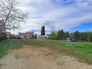 Poreč, Terreno edificabile in posizione attraente, 1,5 km dal mare