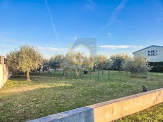 Poreč, dintorni, Terreno edificabile in ottima posizione, 11 km dal mare