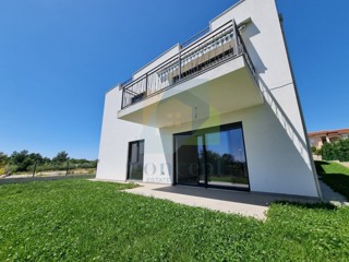 Poreč, dintorni, Appartamento al piano terra con 3 camere da letto e giardino, a 1 km dal mare