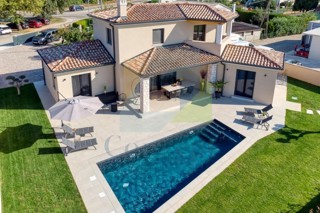 Poreč, Splendida casa con 3 camere da letto a 2 km dal mare