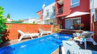 Umag, zona, Casa moderna a schiera in ottima posizione, a 1300 m dal mare