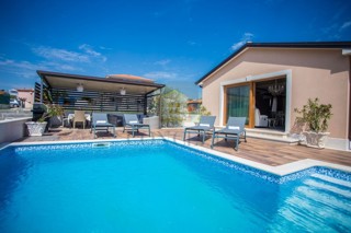 Poreč, dintorni, Casa al piano terra con piscina e terreno per un'altra casa, a 7 km dal mare