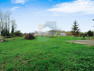 Poreč, zona circostante Terreno edificabile ai margini della zona edificabile con vista mare