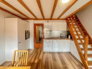 Novigrad, zona, Appartamento su due piani con 2 camere da letto, a 200 m dal mare