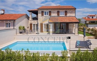 Poreč, dintorni, Splendida villa con 4 camere da letto in una bella posizione, a 15 km dal mare