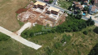 Poreč, dintorni, Terreno edificabile in posizione tranquilla, a 10 km dal mare