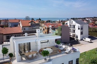 Umag, zona, Appartamento di lusso su due piani con terrazza sul tetto, a 300 m dal mare