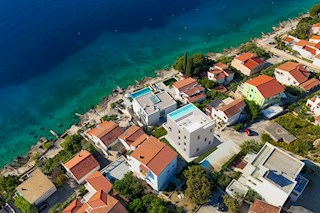 Terreno edificabile con permesso, 410 m2, vicino a Rogoznica